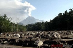 Gempa Pemicu Merapi Keluarkan Lava Pijar
