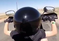 Bocah 6 Tahun Disuruh Ayah Nyetir Harley!