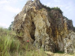 Serunya Eksplorasi Tebing Karst di Citatah, Padalarang
