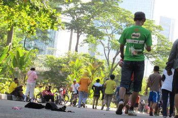 Penampakan Sampah Car Free Day: Plastik Minuman Hingga Pakaian Dalam