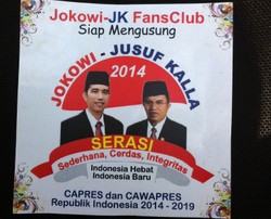 Jokowi Tersenyum Tanggapi Stiker Jokowi-JK Serasi