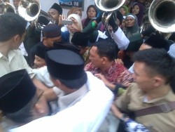 Teriakan Prabowo Presiden dan Kecupan di Pipi Prabowo