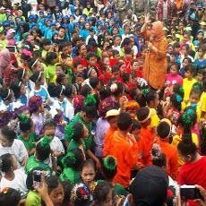 Begini Gaya Risma Saat Memotivasi Siswa SD Agar Meraih Sukses