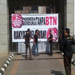 Kantor Pusat BTN Dibanjiri Spanduk Tolak Akuisisi oleh Bank Mandiri