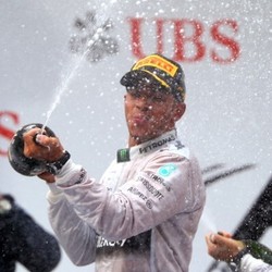 Hat-trick Perdana Hamilton dan Podium Pertama untuk Ferrari