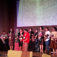 Happy Salma Monolog Surat-Surat Kartini Untuk Stella