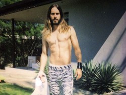 Jared Leto Pamer Tubuh Seksi di Instagram