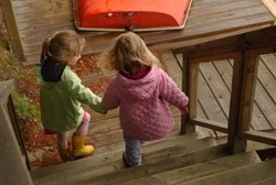 Di AS, Tiap 6 Menit Seorang Anak Dibawa ke RS karena Jatuh dari Tangga