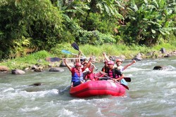 Menaklukan Jeram Menantang Sungai Elo Magelang
