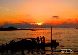 Senja Emas di Pantai Losari Makassar