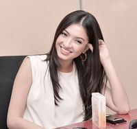 Foto: Raline Shah, Si Cantik yang Ekspresif