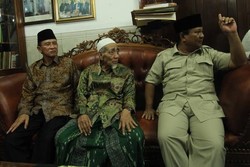 KH Maimun Zubair Titipkan 4 Pesan Saat Bertemu Prabowo, Apa Saja?