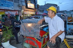 Cerita Penarik Becak Keturunan Tionghoa Soal Diskriminasi Zaman Orba