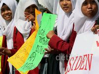 Pelajar Tolak Pelarangan Jilbab