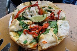 Nyam! Pizza Topping Daging Buaya dan Cicada yang Gurih Lezat! (1)