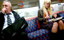 Woman Who Eat On Tubes Dikecam Karena Merugikan Wanita