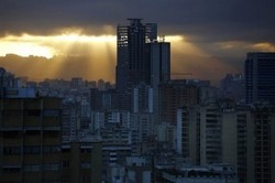 Penggapai Langit Setelah Keruntuhan Babel