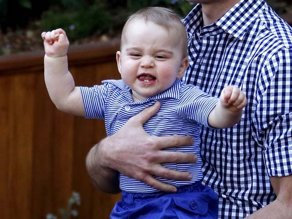 So Cute! Pangeran George Asyik Main di Kebun Binatang