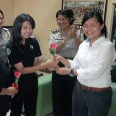 Hari Kartini, Polwan Sambangi Kantor Trans Media