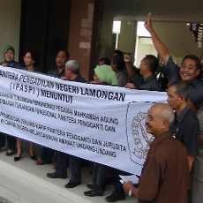 Panitera PN Lamongan Demo, Jadwal Sidang Sempat Terganggu