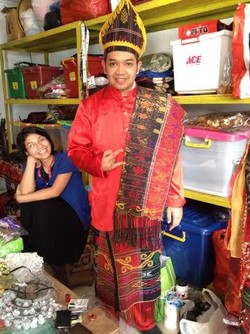 Risma Rayakan Hari Kartini di Pasar Modal