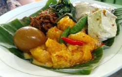 Warung Makan Gudeg Yu Nap: Sedep Miroso Gudeg Komplet Racikan Mbakyu Zainab