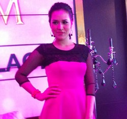 Jadi Brand Ambassador Es Krim, Raisa Pakai Dress Pink-Hitam