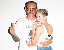 Fotografer Favorit Selebriti Terry Richardson Dituduh Minta Bayaran Seks