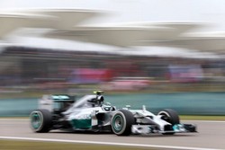 Niki Lauda Tetap Minta Mercedes Hati-hati