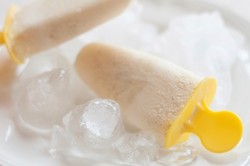 Yuk, Bikin Es Loli Kacang Hijau yang Dingin Bernutrisi untuk Si Kecil!