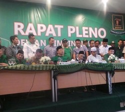 Mata Berkaca-kaca, Suryadharma Terima Fatwa Majelis Syariah PPP