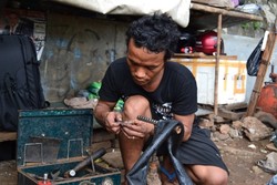 Cerita Tukang Tambal Ban Eks Preman Soal Bobroknya Hukum di Indonesia