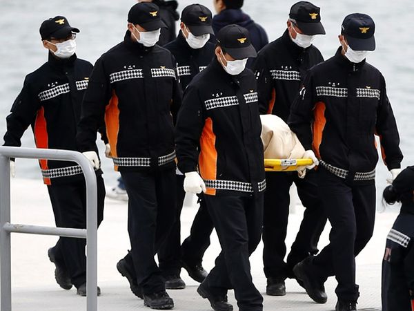 Korban Kapal Korsel Terus Bertambah