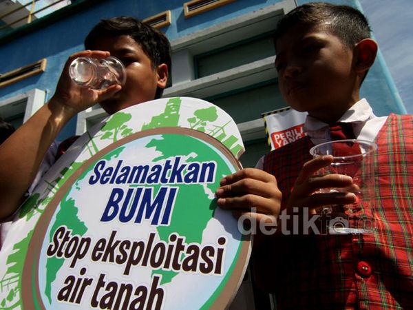 Siswa SD Peringati Hari Air dan Bumi 2014