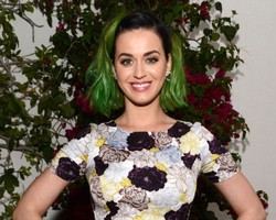 Katy Perry Ingin Buat Parfum Beraroma Napas Anjing