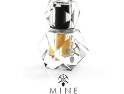 Mewahnya Cat Kuku dari Emas 24 Karat