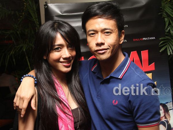 Ariel dan Dea Makin Mesra