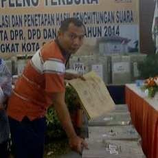 5 TPS di Wonocolo Hitung Ulang, Perhitungan Suara KPU Surabaya Molor