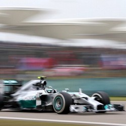 Niki Lauda Minta Mercedes Tetap Kalem