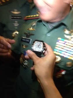 Jenderal Moeldoko Banting Jam Tangan Felippe Massa di Hotel Borobudur