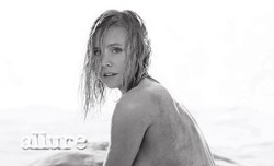 Pose Bugil, Kristen Bell & Jenna Dewan-Tatum Pamer Tubuh Pasca Melahirkan