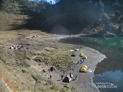 Sujud Syukur di Puncak Mahameru