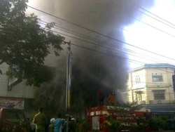 Toko Alat Tulis di Solo Terbakar, Kawasan Pertokoan Diselimuti Asap Tebal