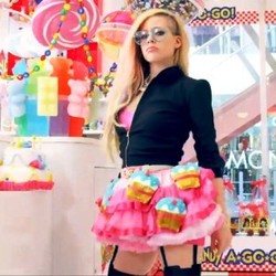 Video Klip Hello Kitty Avril Lavigne Tak Disukai