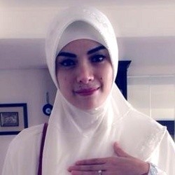 Pergi Umroh, Nikita Mirzani Tengah Hamil?