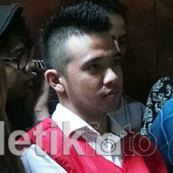 Geisha Akan Tunggu Roby Sampai Bebas dari Penjara