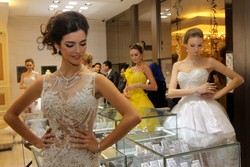 Rayakan Ulang Tahun ke-18 Frank & co. Kembali Rilis Koleksi Bergaya Klasik