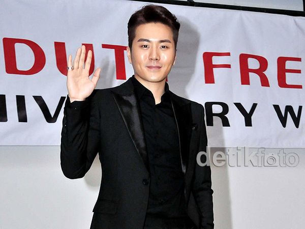 Eru Necis Serba Hitam di Jakarta