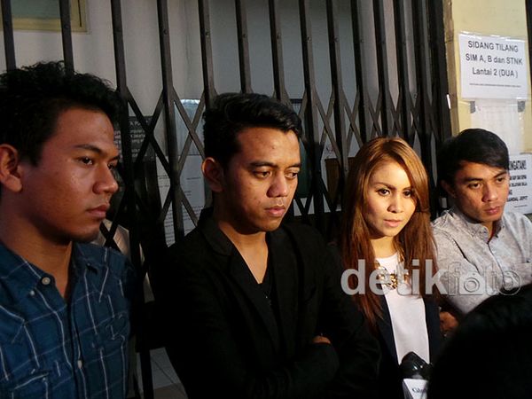 Geisha Temani Roby di Persidangan