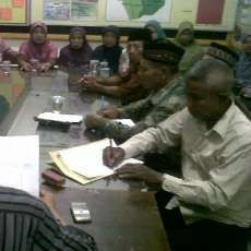 Jamaah Umroh Gagal Berangkat Serbu Polres Mojokerto Laporkan KH Masrichan